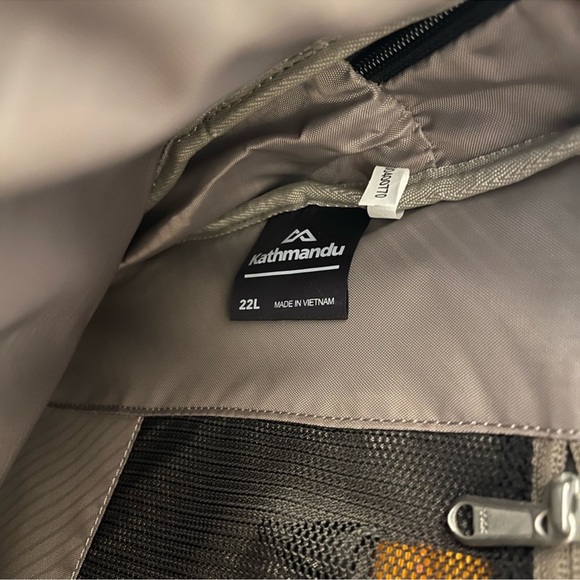 Kathmandu 22L Travel Crossbody Laptop Bag - Picture 5 of 5